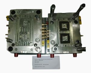 Ukrivljeni pokrov plošče